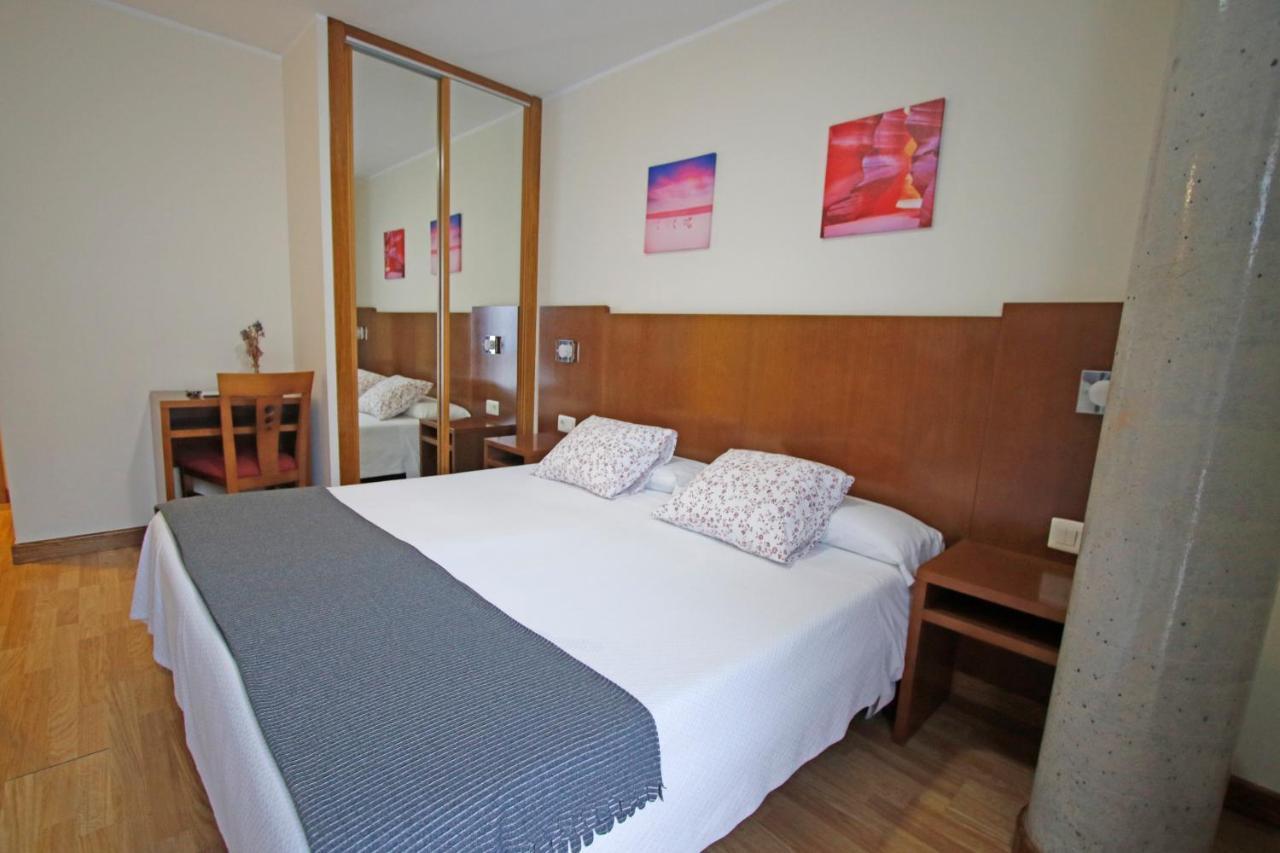 Hotel De *